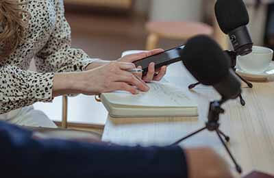 电视新闻播音主持面临的挑战及对策